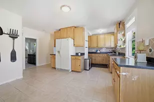 194 Whitmarsh Ave, Worcester, MA 01606 - Photo 10