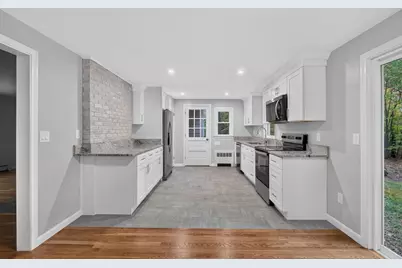 7 Hancock St, Plainville, MA 02762 - Photo 6