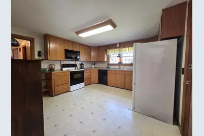 40 Brodeur Ave, Webster, MA 01570 - Photo 8