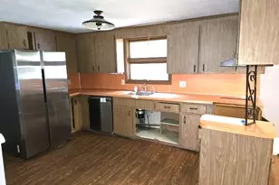 28 Arnold St, Taunton, MA 02780 - Photo 10