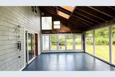 5 Kinney Ave, Burlington, MA 01803 - Photo 8