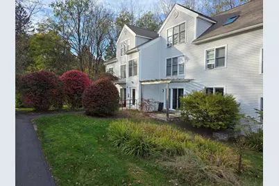 32 Salem Pl #32, Amherst, MA 01002 - Photo 2