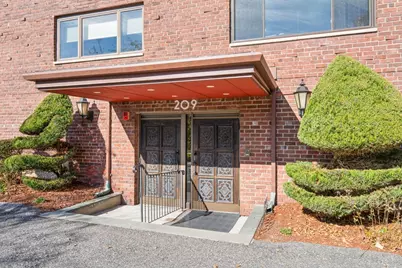 209 Commonwealth Ave #2A, Newton, MA 02467 - Photo 2