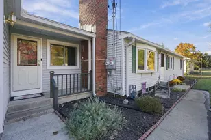 16 Clyde Ave, West Springfield, MA 01089 - Photo 4