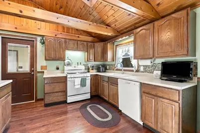 16 Clyde Ave, West Springfield, MA 01089 - Photo 8