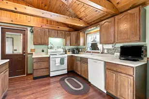 16 Clyde Ave, West Springfield, MA 01089 - Photo 8
