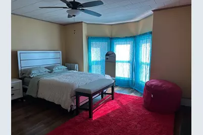 434 Pleasant St, Holyoke, MA 01040 - Photo 10