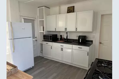 434 Pleasant St, Holyoke, MA 01040 - Photo 2