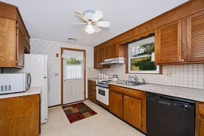 18 Meadow Ln, Lunenburg, MA 01462 - Photo 4