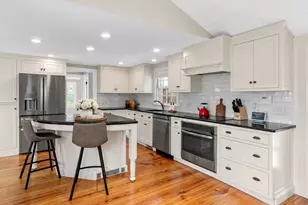 946 Main St, Hingham, MA 02043 - Photo 4