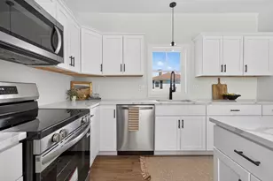 65 Wales St, Taunton, MA 02780 - Photo 14