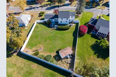 27 George St, Holyoke, MA 01040 - Photo 24