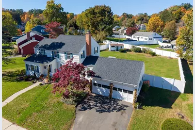 27 George St, Holyoke, MA 01040 - Photo 2