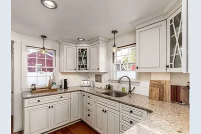 27 George St, Holyoke, MA 01040 - Photo 8