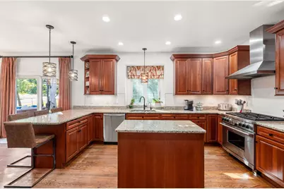 829 Greendale Ave, Needham, MA 02492 - Photo 2