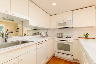 7 Camden Place, Cambridge, MA 02138 - Photo 18