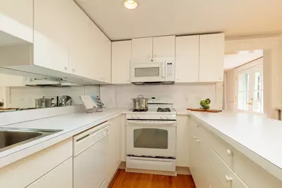7 Camden Place, Cambridge, MA 02138 - Photo 16