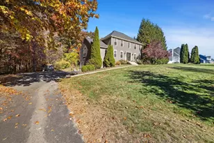 43 Tipperary Dr, Northbridge, MA 01588 - Photo 2