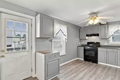 31 Bunker Hill Ave, Lowell, MA 01850 - Photo 10