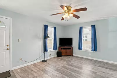 31 Bunker Hill Ave, Lowell, MA 01850 - Photo 4