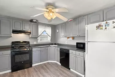 31 Bunker Hill Ave, Lowell, MA 01850 - Photo 8