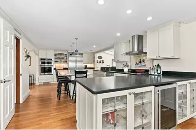 8 Walsh Ave, Stoneham, MA 02180 - Photo 6
