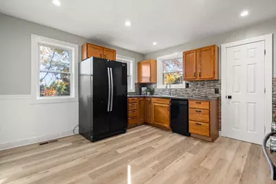 133 Grattan St, Chicopee, MA 01020 - Photo 4