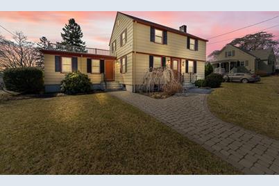 121 Foley Ave, Somerset, MA 02726 - Photo 1