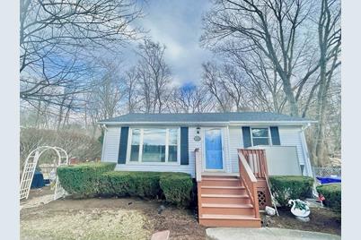 595 South St, Holbrook, MA 02343 - Photo 1