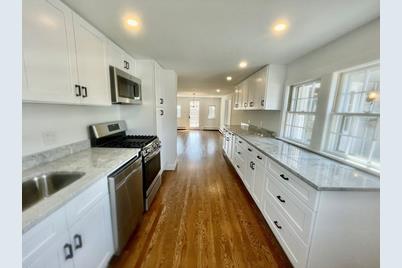 31 Garfield Ave, Hamilton, MA 01982 - Photo 1