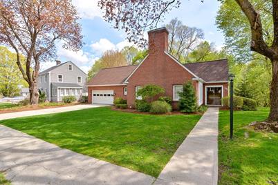 62 Forest St, Worcester, MA 01609 - Photo 1