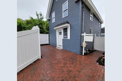 17-R Elm St, Gloucester, MA 01930 - Photo 1