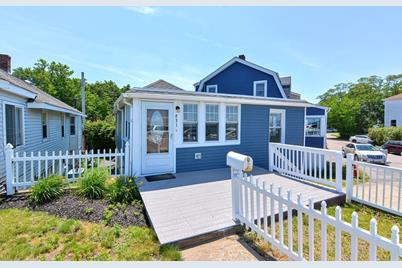 851 Quincy Shore Dr, Quincy, MA 02170 - Photo 1
