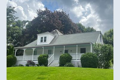 39 Hall St, Stoneham, MA 02180 - Photo 1