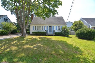 11 Montauk St, Falmouth, MA 02536 - Photo 1