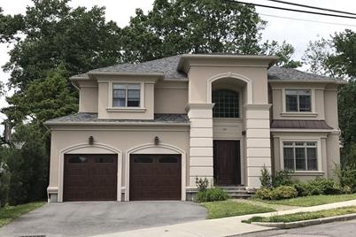 49 Westgate, Newton, MA 02459 - Photo 1