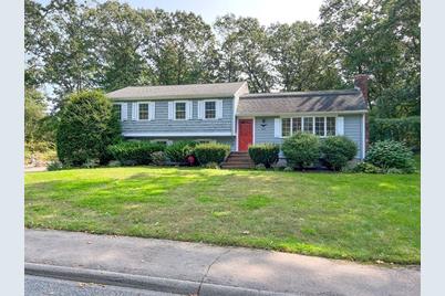 12 Lantern Ln, Medfield, MA 02052 - Photo 1