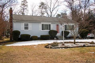 5 Droy Cir, Easthampton, MA 01027 - Photo 1