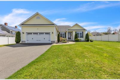 112 Farmington Cir, Agawam, MA 01030 - Photo 1