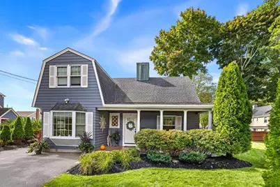 12 Lakeview Dr, Lynnfield, MA 01940 - Photo 1