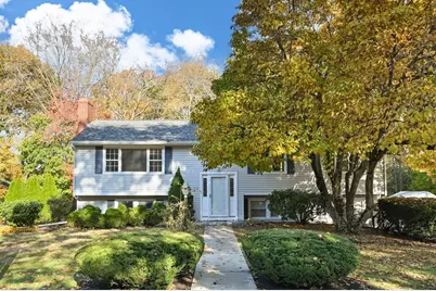 10 Strawberry Hill Rd, Andover, MA 01810 - Photo 1