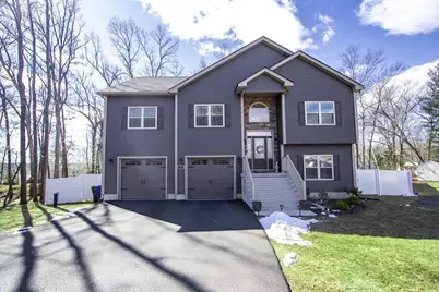 118 Signal Hill Cir, Springfield, MA 01118 - Photo 1