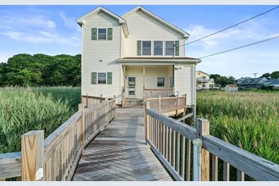 18 Bayview St, Hull, MA 02045 - Photo 1