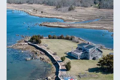 21 Shoreview Ave, Mattapoisett, MA 02739 - Photo 1