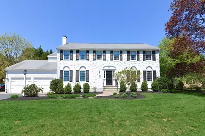 61 Eisenhower Cir, Wellesley, MA 02482 - Photo 1