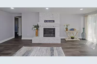 138 Stapleton Rd, Springfield, MA 01109 - Photo 1