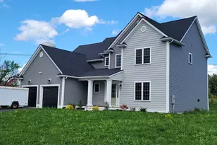 8 Bayliss Wy, Uxbridge, MA 01569 - Photo 1