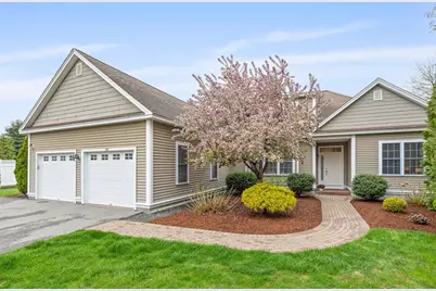 105 Candlewood Ln #105, Clinton, MA 01510 - Photo 1