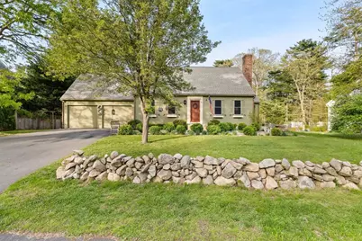 42 Joanne Dr, Marion, MA 02738 - Photo 1