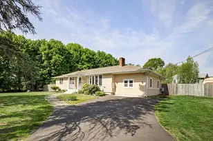 527 Brayton Ave, Somerset, MA 02726 - Photo 1